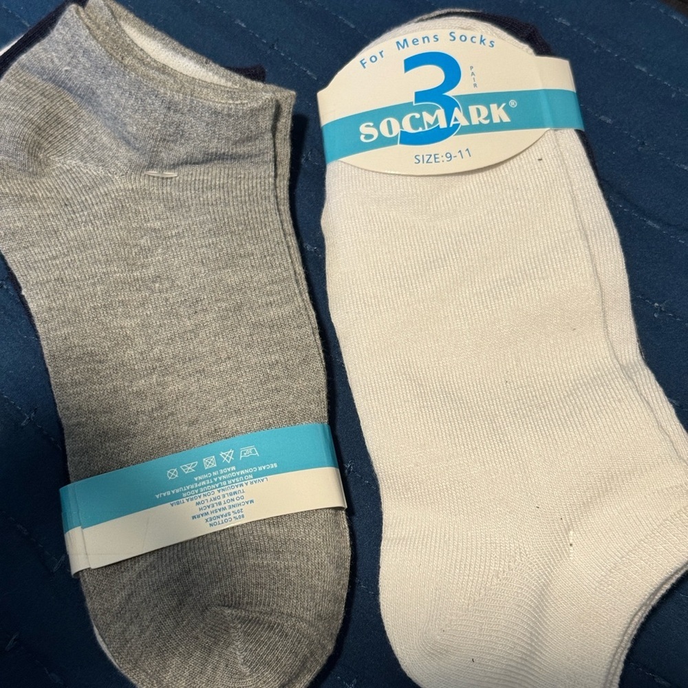 mark. Casual Gray and‎ White Ankle Socks